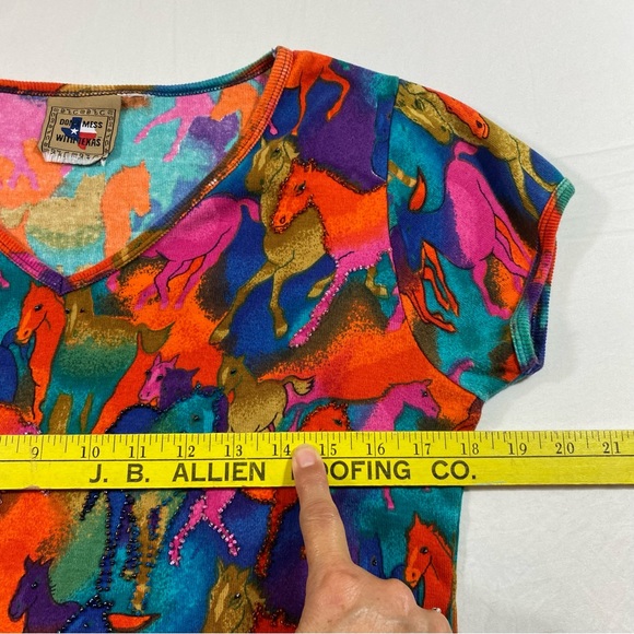 Colorful Horse Print Shirt Top Beaded Medium size cropped Top VNeck Short sleeve - Picture 4 of 5